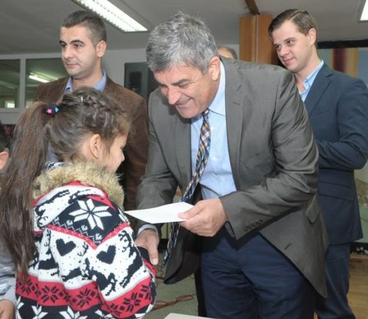 Općina Centar nabavila školski pribor za romsku djecu